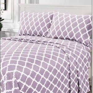 ⭐️SALE⭐️King 4pc Lavender Arabesque Bedshe…